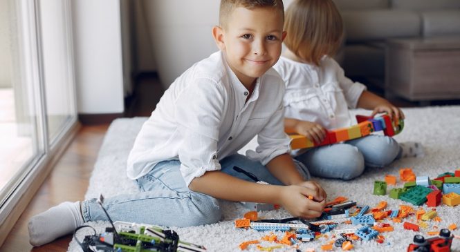 Jak klocki LEGO pomagają w rozwijaniu kreatywności i wyobraźni u dzieci?